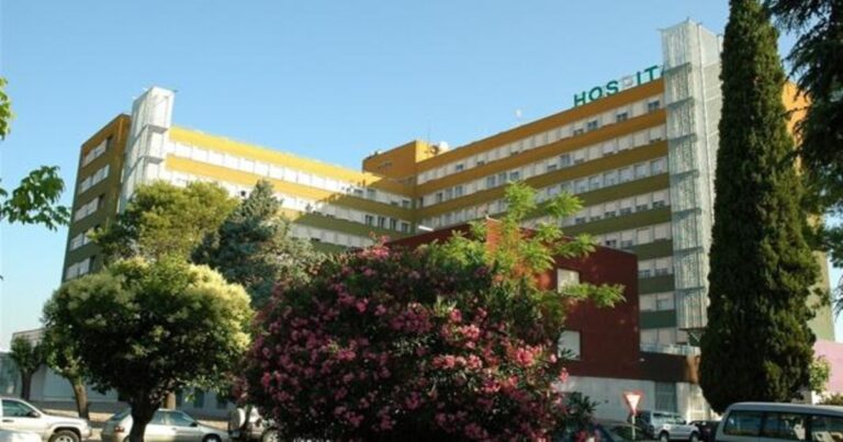 El Hospital Universitario de Jaén facilita la atención psicológica para pacientes con COVID-19 y familiares