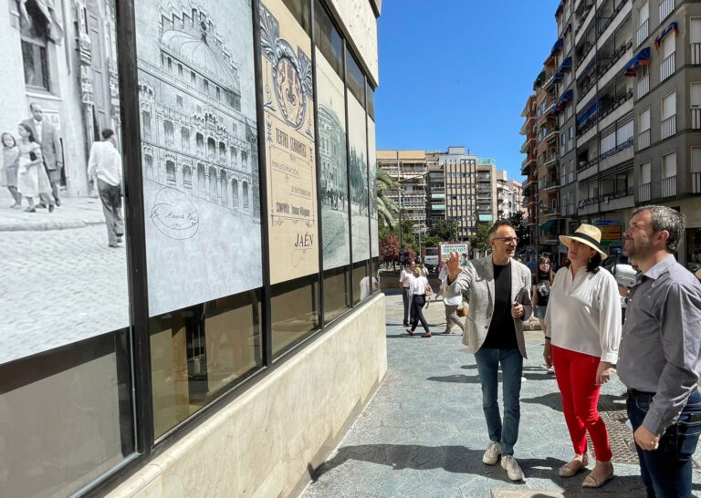 Una ventana histórica para rememorar el Teatro Cervantes