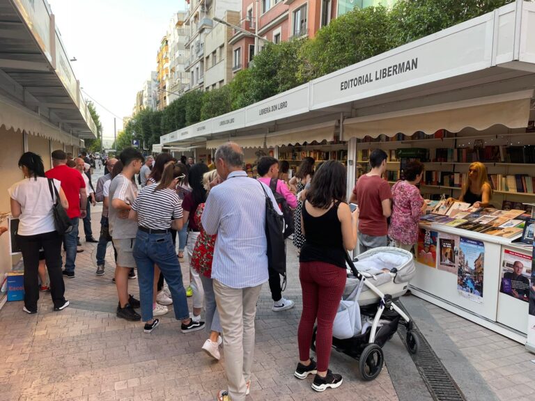 La Feria del Libro volverá a la Calle Roldán y Marín