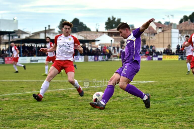 El Real Jaén gana 0 – 2 ante el Martos CD y se  pone líder en solitario