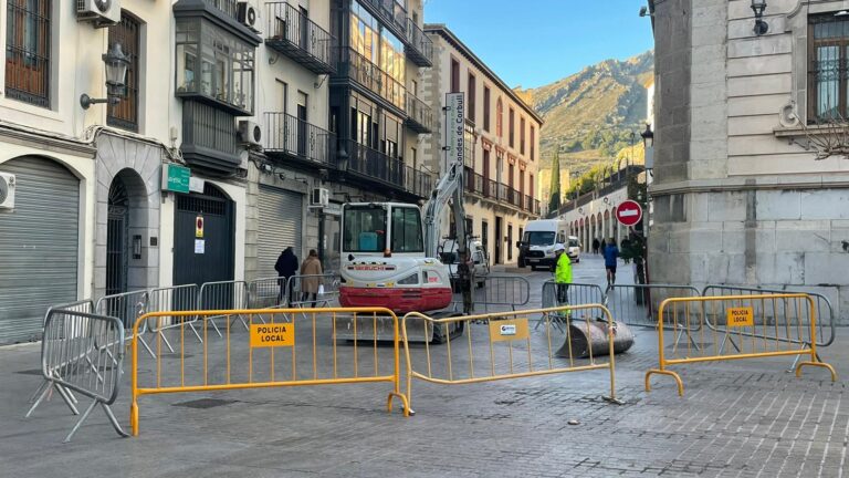 Se ha cortado el tráfico en la Plaza de Santa María
