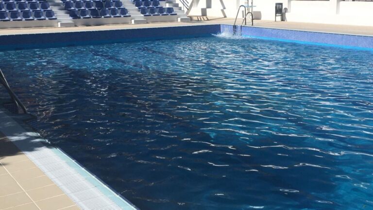 La piscina municipal de El Tomillo abrirá finalmente este sábado
