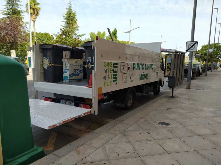 Éxito del uso del punto limpio móvil del Ayuntamiento