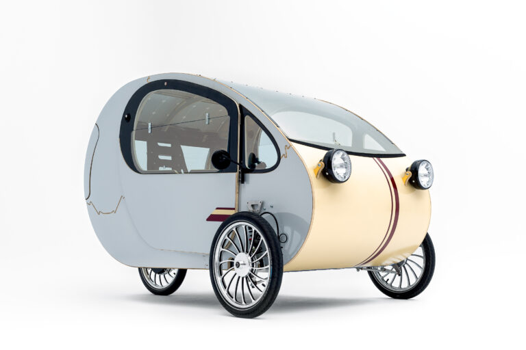 Linares fabricará el primer «coche» solar diseñado en España, el ‘Evovelo Mö’