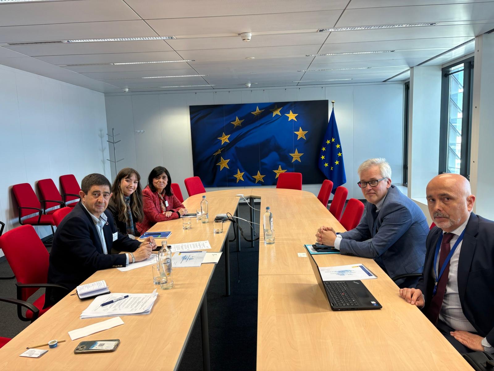 REUNIÓN EQUIPO COMISARIO DEFENSA