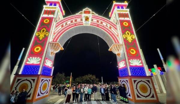 Alumbrado extraordinario encendido en el recinto ferial de San Lucas en Jaén