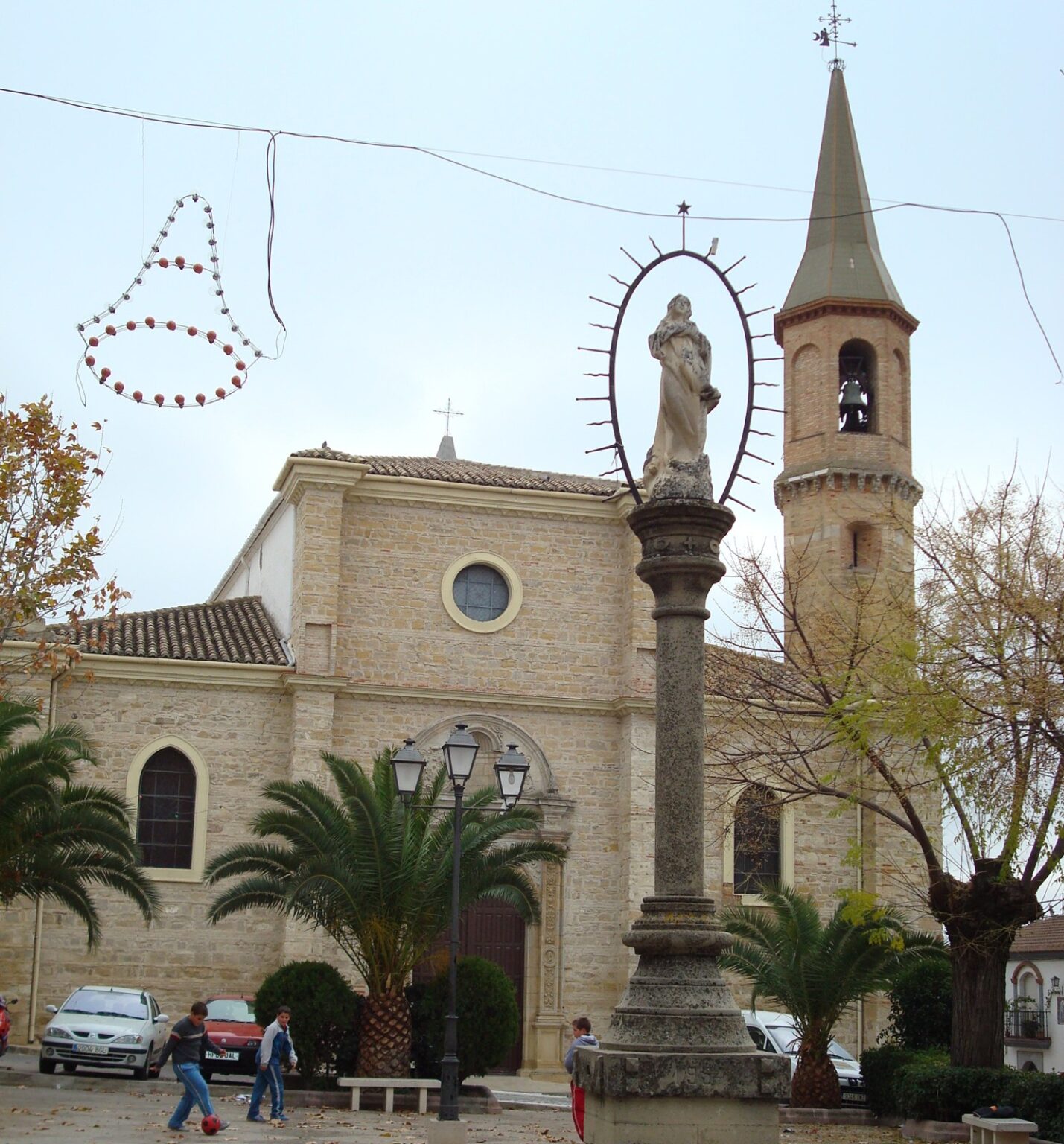 Iglesia de San Juan Bautista de Arjona, bajo la que se encuentra la Cripta del Barón de Velasco