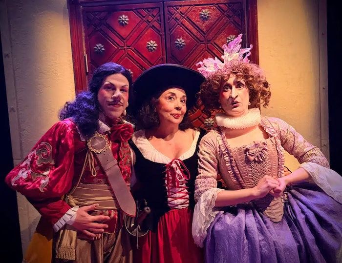«Entre bobos anda el juego» en el Teatro Don Bosco de Úbeda
