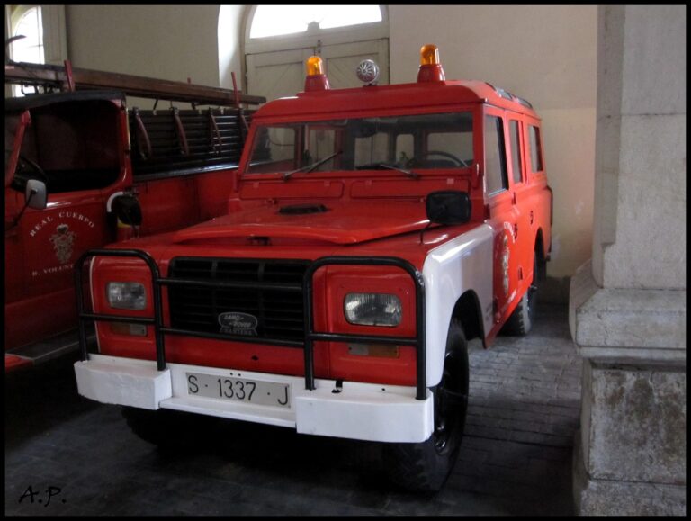 Land Rover Santana 109 de bomberos de 1981, con matrícula de Jaén, en Cazorla