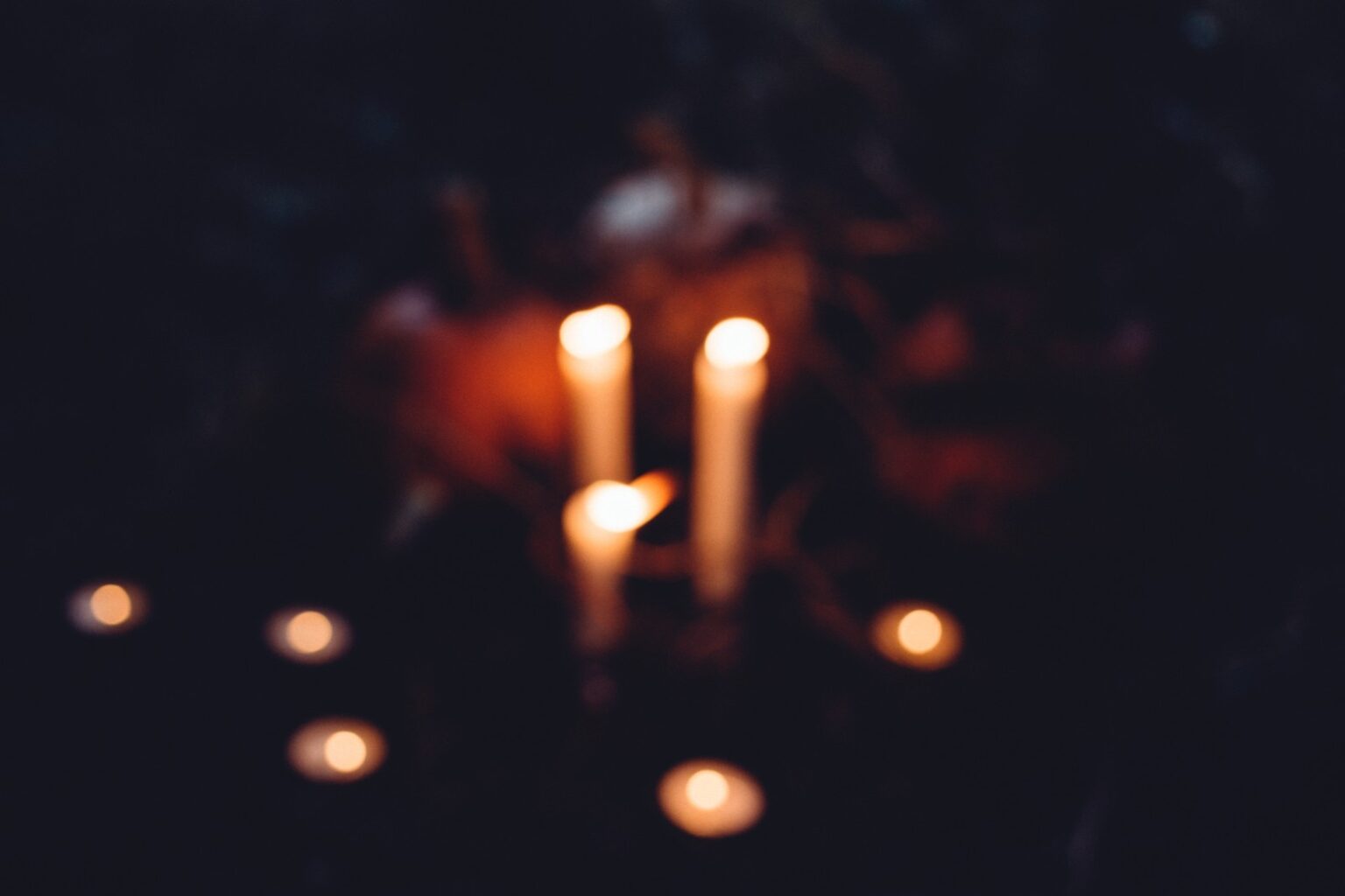 Calabazas y velas de Halloween