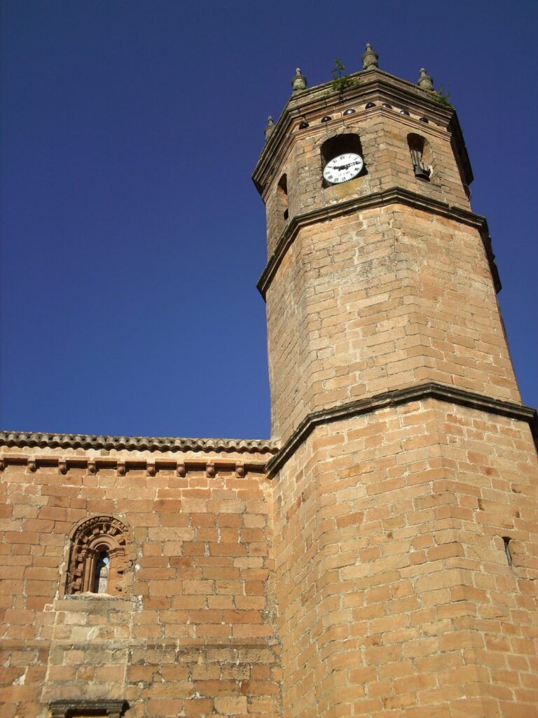 Torre octogonal de la iglesia de San Mateo en Baños de la Encina