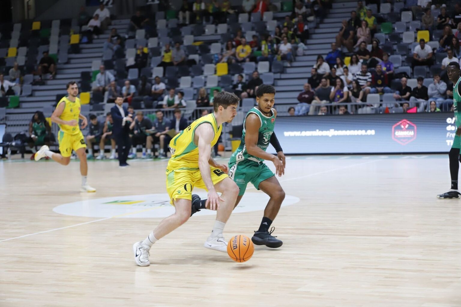 Jugadores del Jaén Paraíso Interior de baloncesto en el Olivo Arena