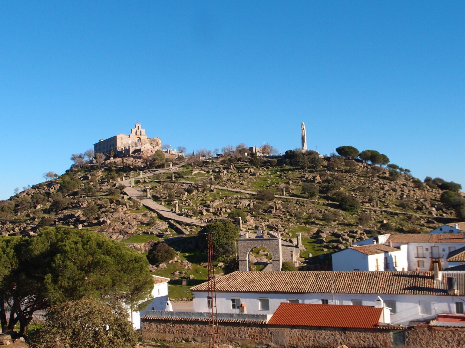 Basílica y Real Santuario de la Virgen de la Cabeza en la Sierra de Andújar
