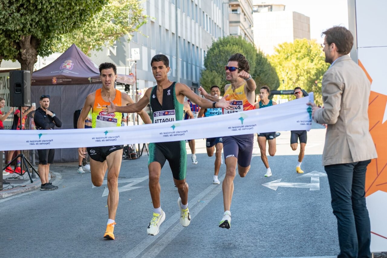Atletas en la 38 Milla Urbana Internacional Manuel Pancorbo en Jaén