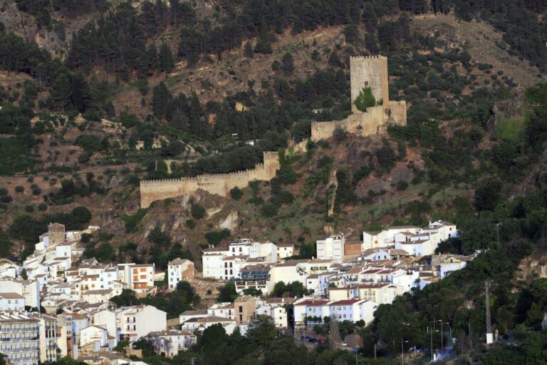 Castillo de la Yedra, sede del Museo de Artes y Costumbres Populares del Alto Guadalquivir, sobre Cazorla