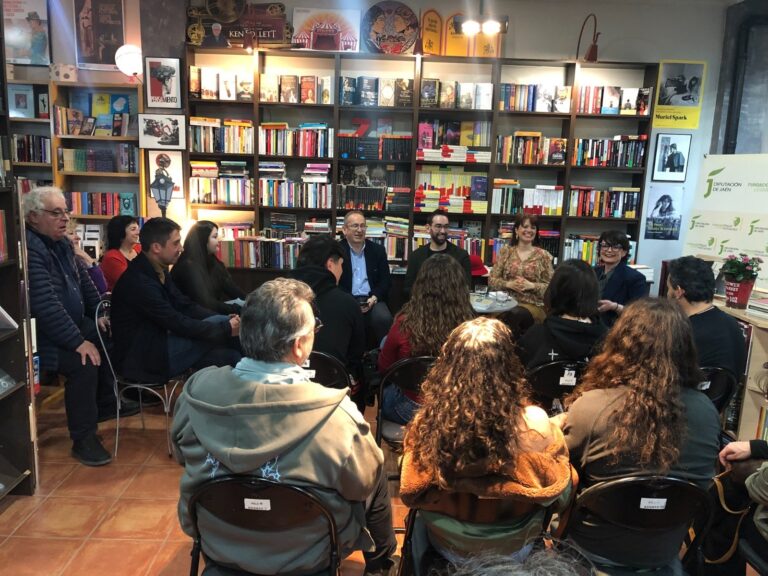 Encuentro de Poesía en tu librería en una librería de Úbeda