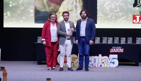 El artista de Huelma Rafael Mendoza recibe el Premio Creatividad