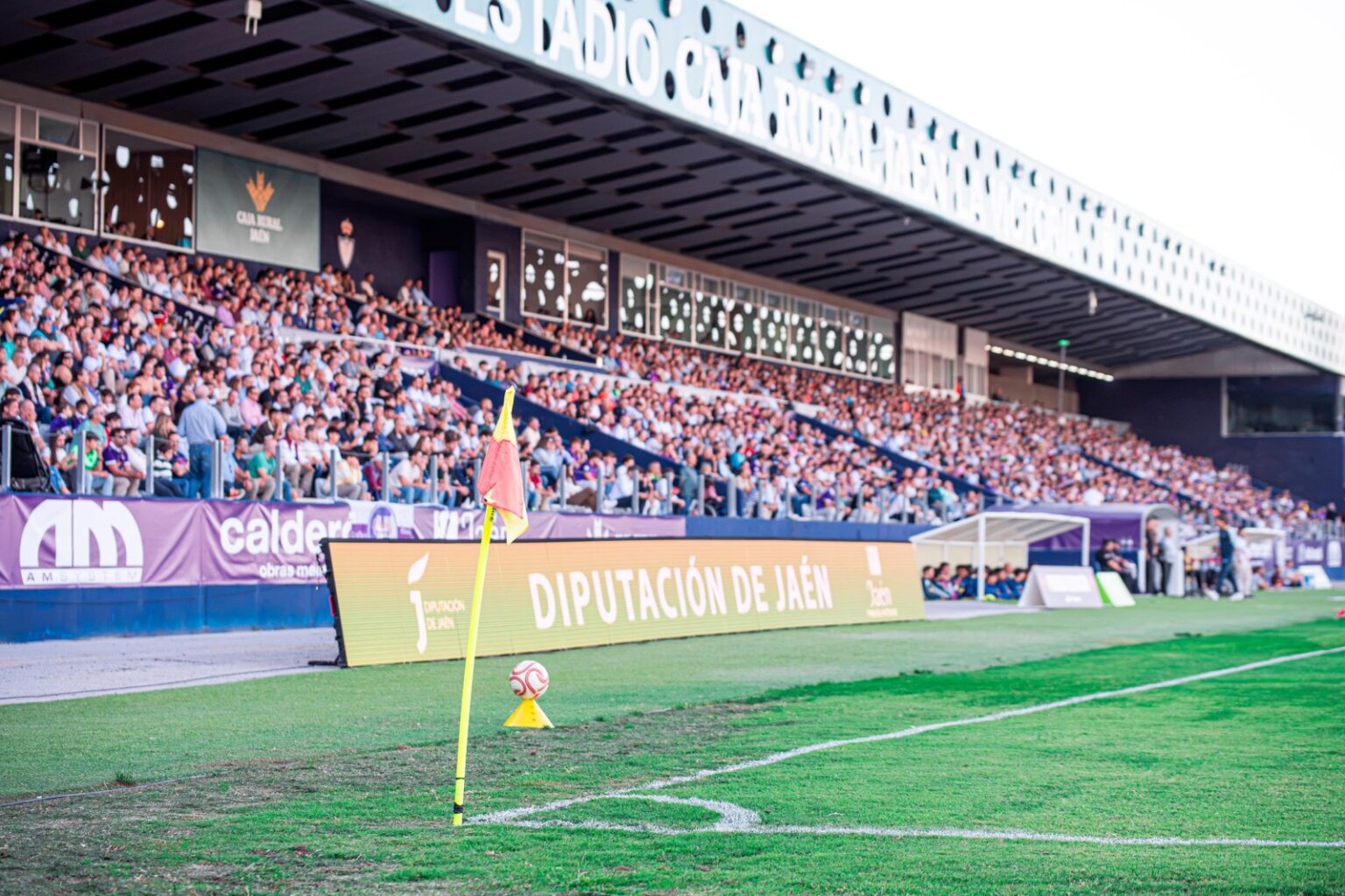 Grada llena del Estadio Caja Rural La Victoria durante un partido del Real Jaén