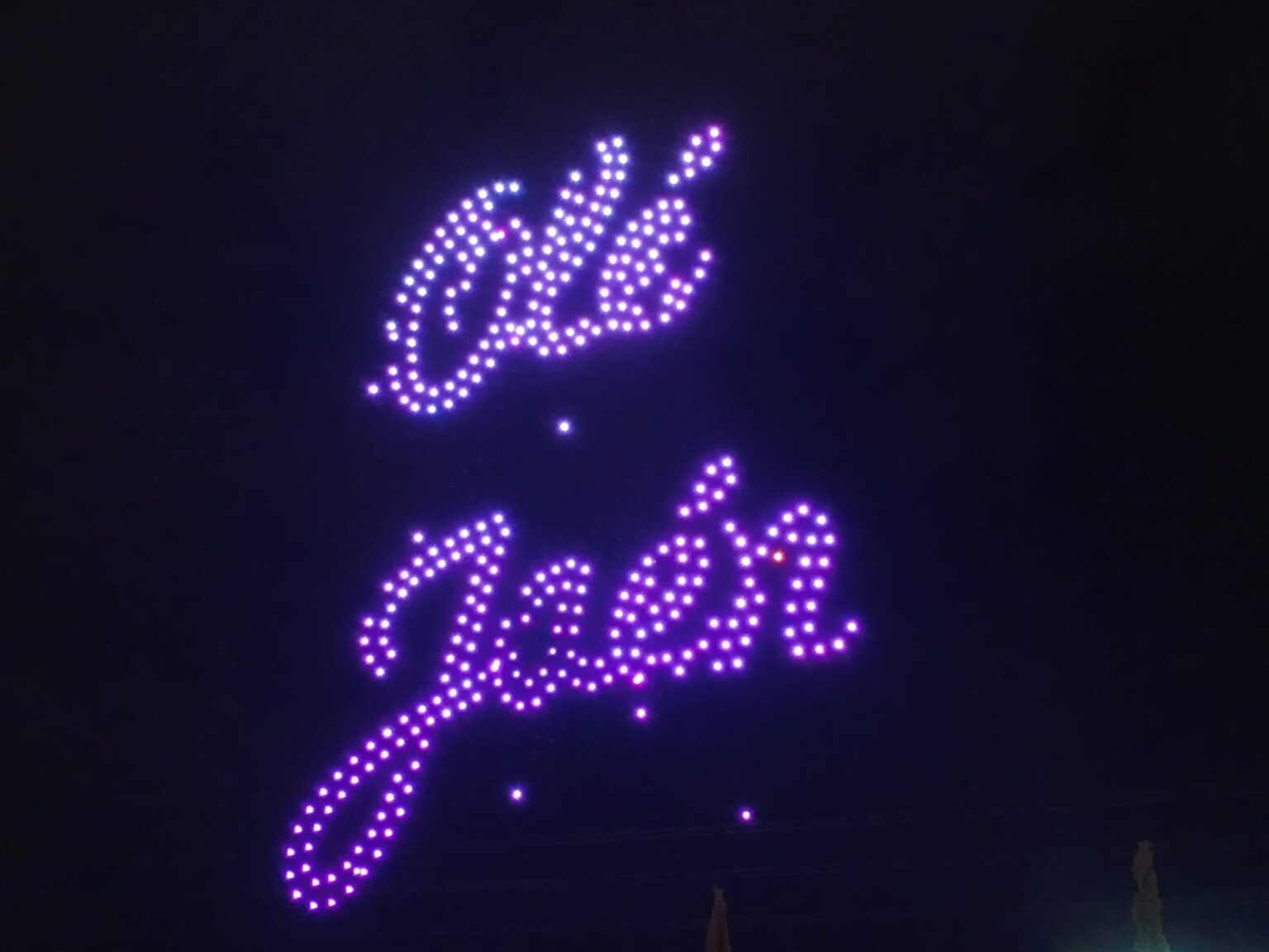 Drones formando letras de luz en el cielo de Jaén en el cierre de la Feria de San Lucas