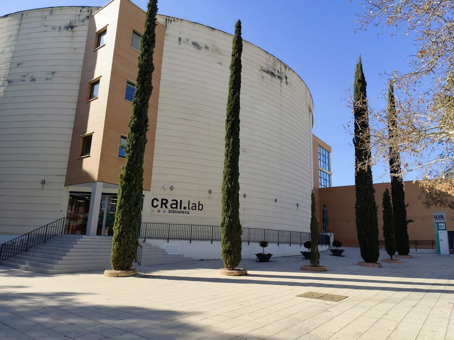 Edificio de la Biblioteca (CRAI) en el campus Las Lagunillas de la Universidad de Jaén