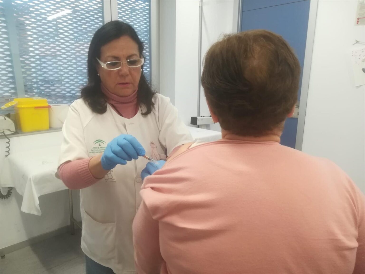 Vacunación en un centro de salud de Andalucía